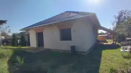 eladó családi ház, Erdőkertes