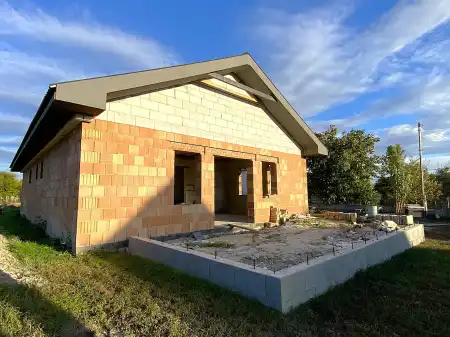 eladó családi ház, Makád