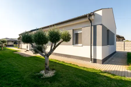Eladó családi ház, Mosonszentmiklós 4 szoba 141 m² 118.9 M Ft