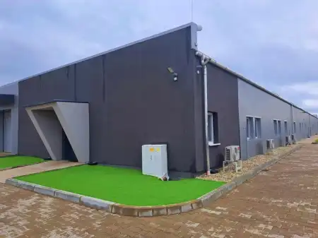 Eladó ipari ingatlan, Tata 2121 m² 1290 M Ft + Áfa