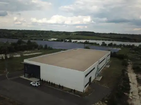 eladó raktár, Bicske