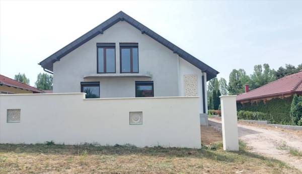 eladó újépítésű téglalakás, Balatonszárszó