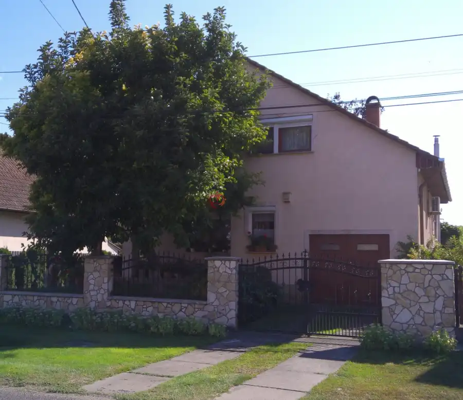eladó újszerű családi ház, Albertirsa