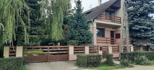eladó újszerű családi ház, Bodrogkeresztúr