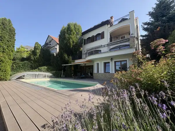 Eladó újszerű családi ház, Budapest, XII. kerület 7+2 szoba 470 m² 649 M Ft