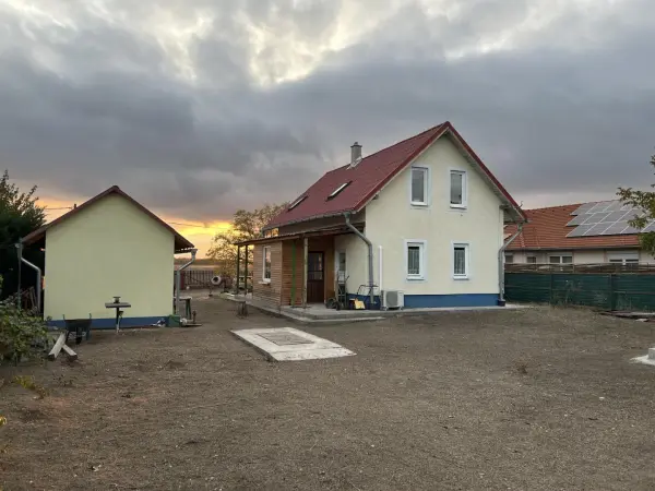 Eladó újszerű családi ház, Délegyháza 1+3 szoba 108 m² 79 M Ft
