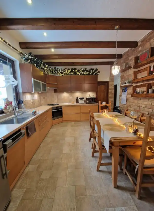 Eladó újszerű családi ház, Délegyháza 4+2 szoba 120 m² 139 M Ft