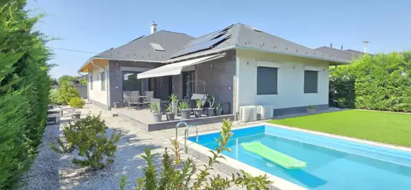 Eladó újszerű családi ház, Dunaharaszti 7 szoba 298 m² 249.9 M Ft