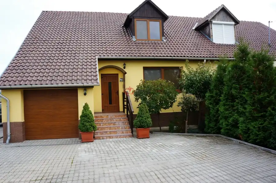 eladó újszerű családi ház, Erdőbénye