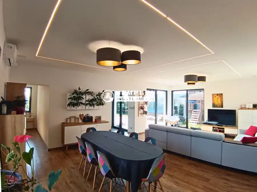 eladó újszerű családi ház, Győrújbarát