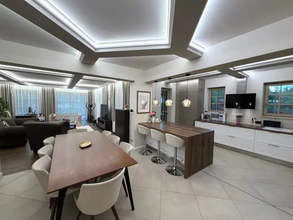 Eladó újszerű családi ház, Mogyoród 4 szoba 255 m² 280 M Ft
