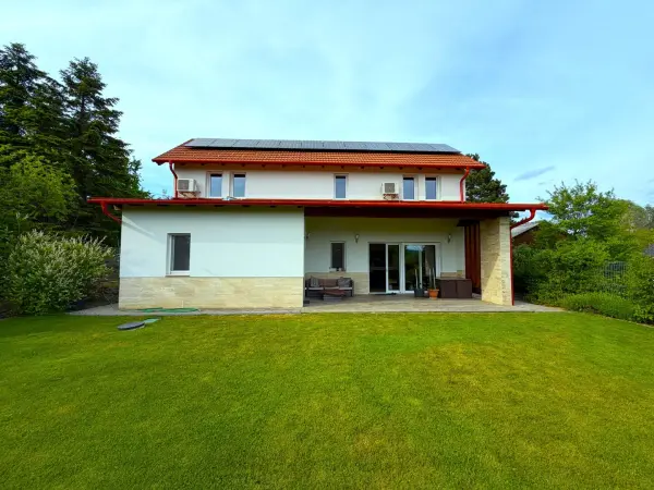 Eladó újszerű családi ház, Nagykovácsi 4 szoba 168 m² 239.9 M Ft
