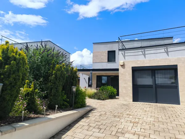 Eladó újszerű családi ház, Paks 4+1 szoba 115 m² 116.9 M Ft