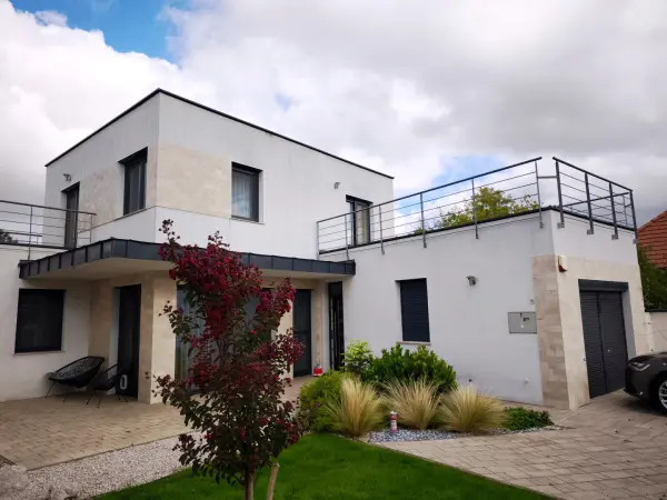 Eladó újszerű családi ház, Paks 4+1 szoba 115 m² 116.9 M Ft