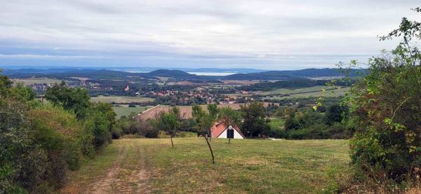 eladó újszerű családi ház, Pécsely