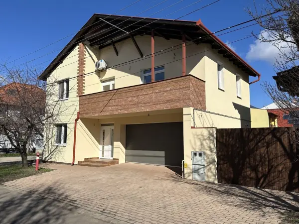Eladó újszerű családi ház, Szeged 6 szoba 198 m² 209 M Ft
