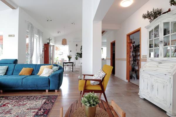 eladó újszerű családi ház, Szeged