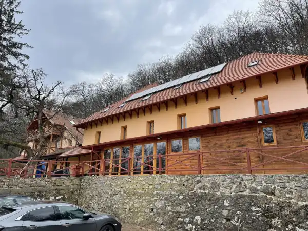 Eladó újszerű hotel, szálloda, Noszvaj 20 szoba 710 m² 240 M Ft