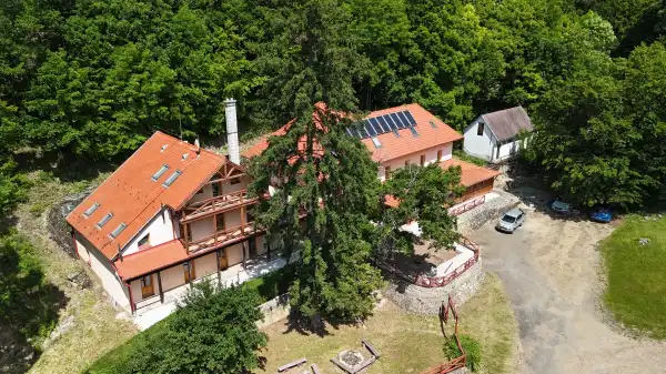 Eladó újszerű hotel, szálloda, Noszvaj 20 szoba 710 m² 240 M Ft