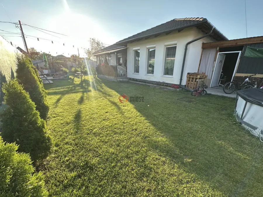 eladó újszerű ikerház, Kiskunlacháza
