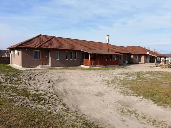 eladó újszerű ikerház, Szigetcsép