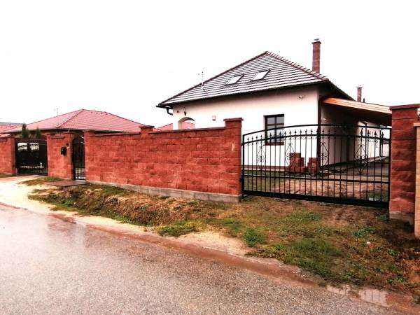 eladó újszerű ikerház, Szigetszentmiklós