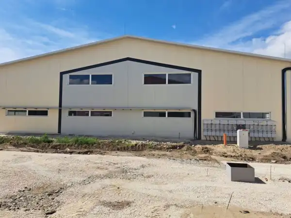 Eladó újszerű ipari ingatlan, Nagytarcsa 189 m² 75.6 M Ft