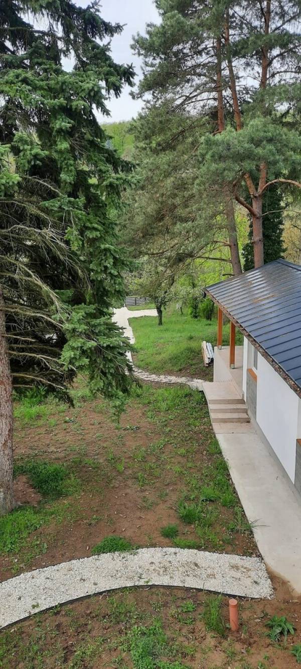 eladó újszerű nyaraló, Nagymaros