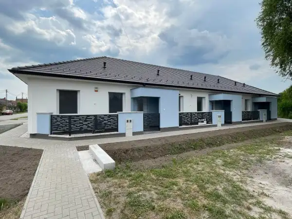 Eladó újszerű sorház, Cegléd 3 szoba 72 m² 77.9 M Ft