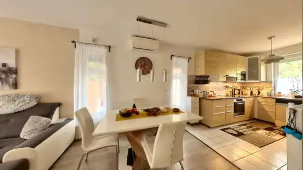 Eladó újszerű sorház, Fót 4 szoba 87 m² 124.99 M Ft Eladó újszerű sorház, Fót 4 szoba 87 m² 124.99 M Ft