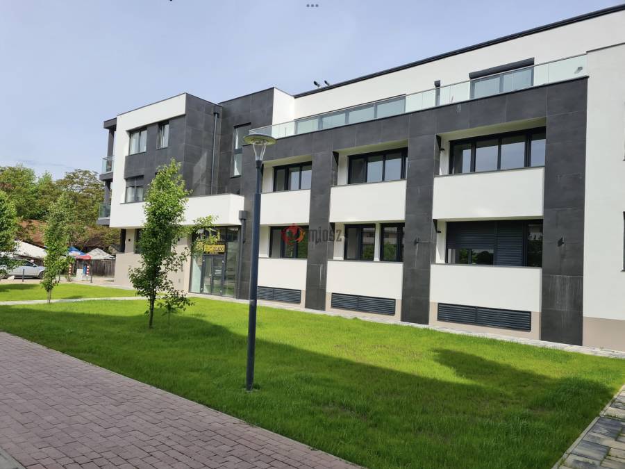 eladó újszerű téglalakás, Békéscsaba