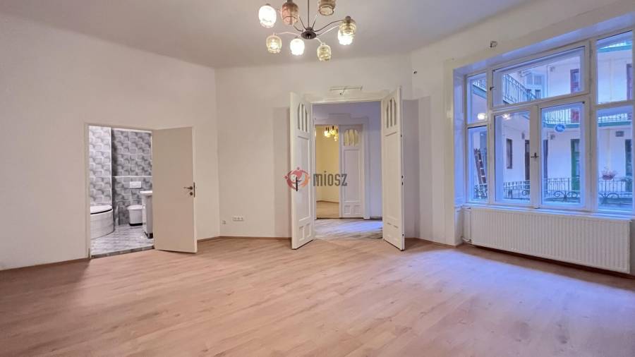 eladó újszerű téglalakás, Budapest, II. kerület