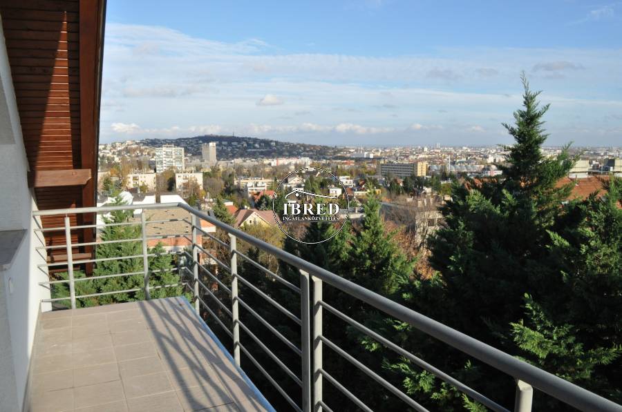 eladó újszerű téglalakás, Budapest, XI. kerület