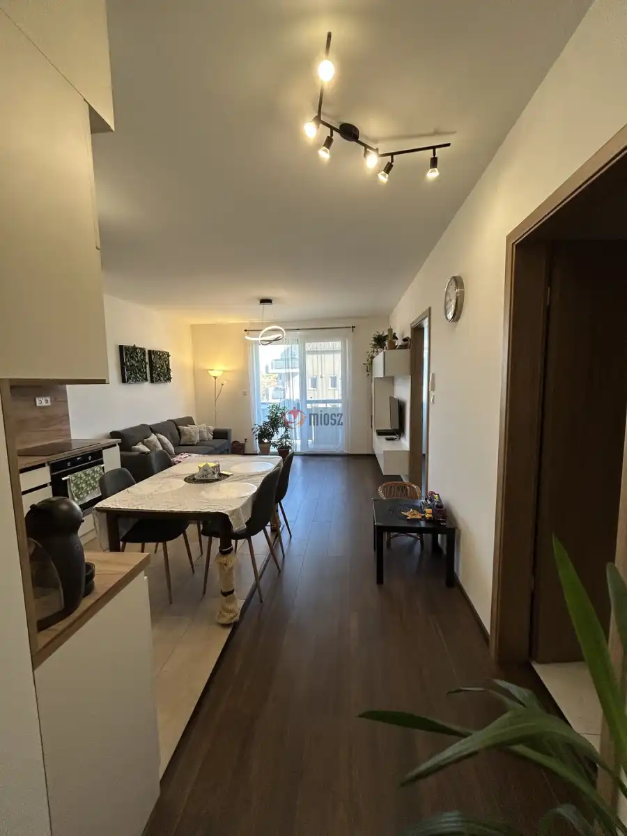 eladó újszerű téglalakás, Budapest, XVI. kerület