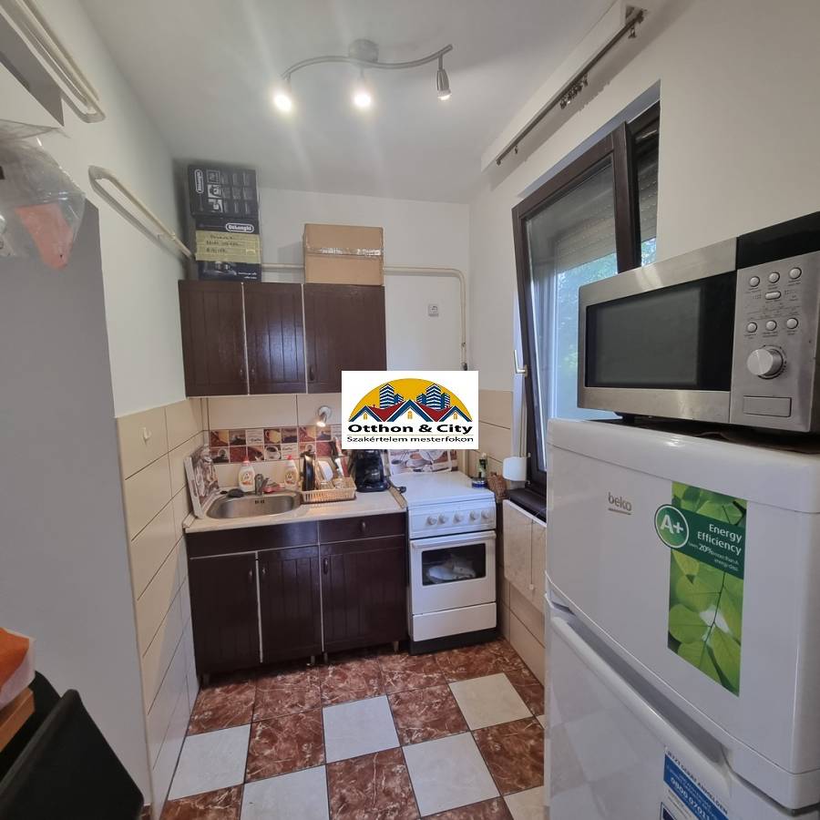 eladó újszerű téglalakás, Budapest, XVIII. kerület