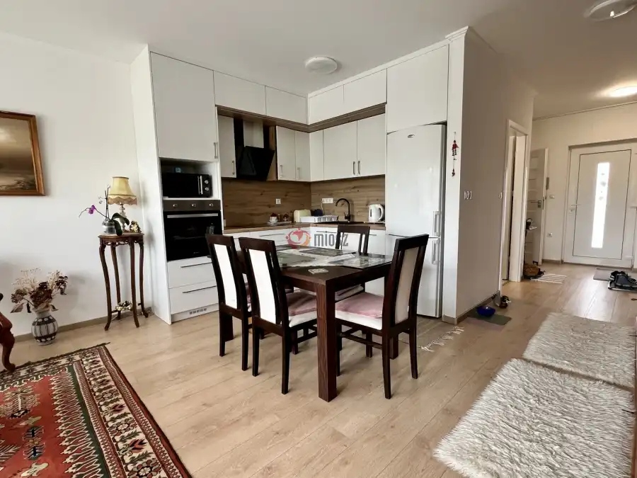 eladó újszerű téglalakás, Gárdony