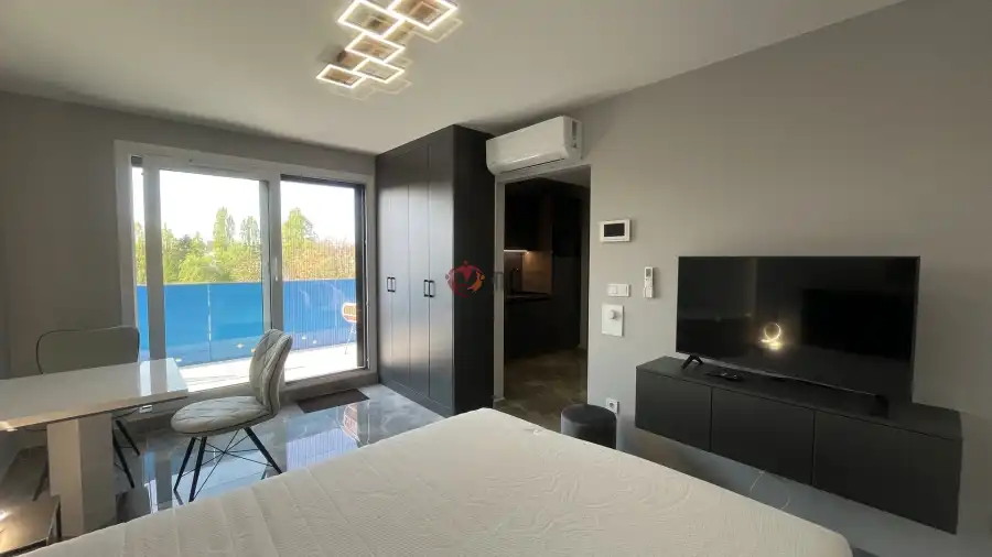 eladó újszerű téglalakás, Hajdúszoboszló