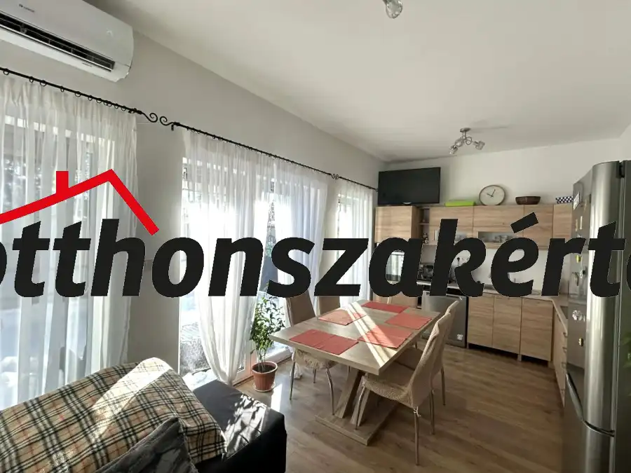 eladó újszerű téglalakás, Nagytarcsa