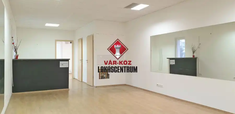 eladó újszerű üzlethelyiség utcai bejáratos, Budapest, XIV. kerület