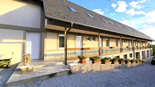 Eladó újszerű vendéglátás, Balatongyörök 20+10 szoba 850 m² 580 M Ft